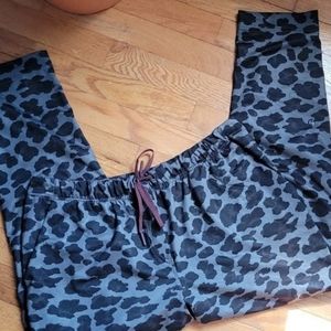 Lululemon 8 joggers leopard print elastic waist athletic pants